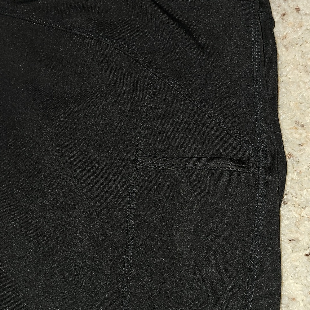 🖤💙Pop Fit Black Leggings With Blue Designs - Picture 2 of 6